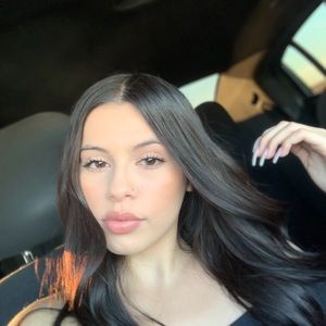 Meet your Posher, Adelena